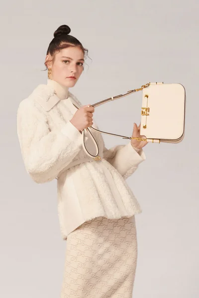 Look 16